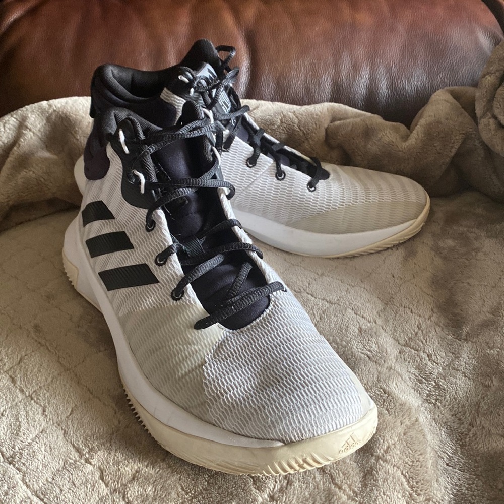 Adidas sneakers size: 9 1/2